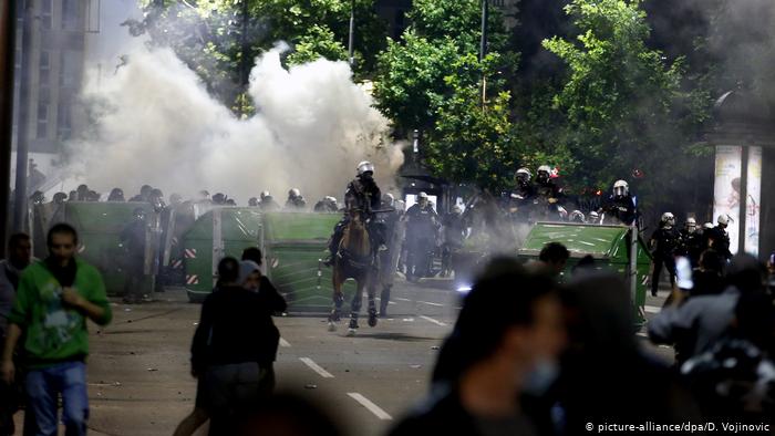 Violence breaks out at new Serbia protests