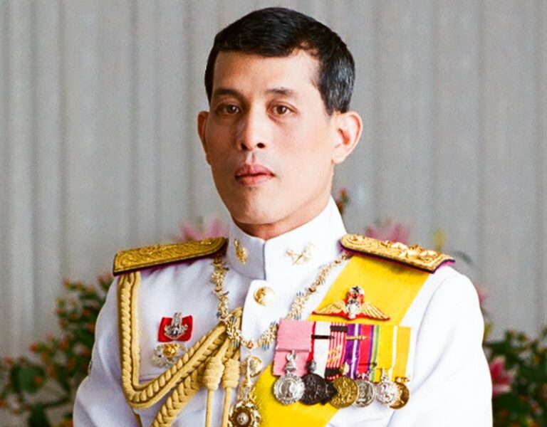 Thai protesters call on king to give up royal fortune