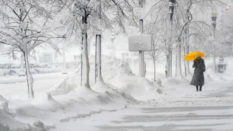 Record-breaking snowstorm slams US East Coast