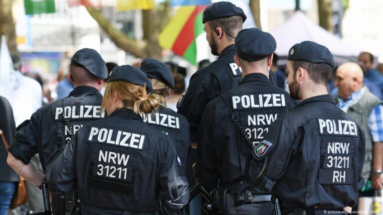 German police busts suspected refugee smuggling ring