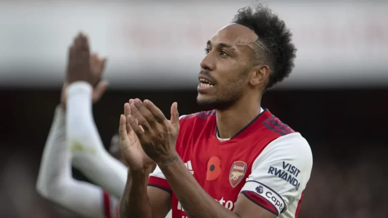 Pierre-Emerick Aubameyang stripped of Arsenal captaincy