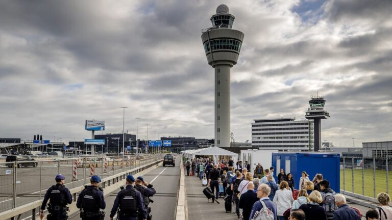 One of Europe’s busiest airports to cap passengers through early 2023