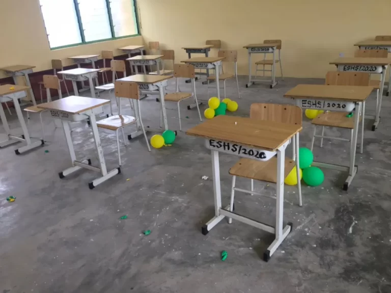 Ebenezar SHS 1977/78-year group refurbishes four-unit classroom for alma mater